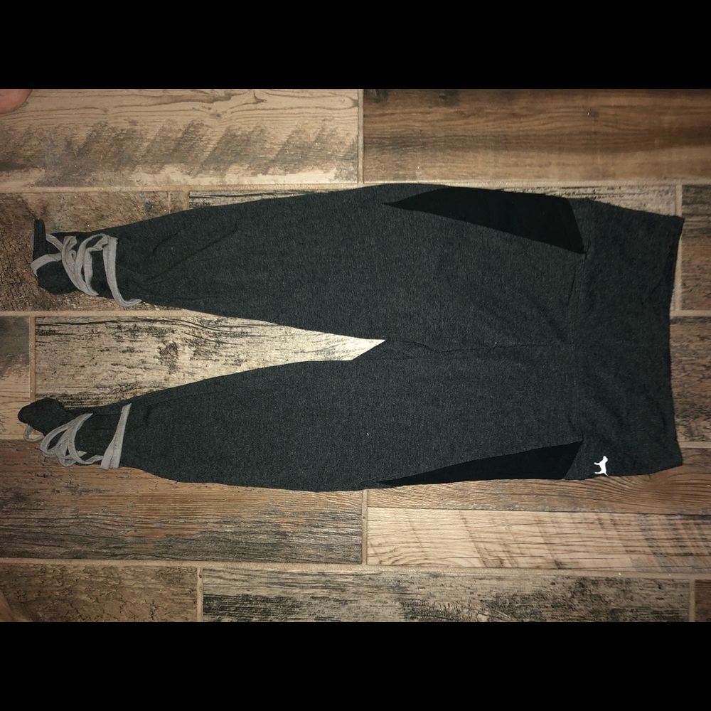 Victoria’s Secret PINK ultimate pocket crop